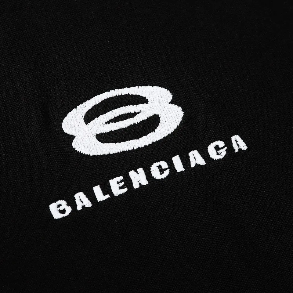 BALENCIAGA/ Classic logo ：Black White Sizes：XS S M L 300 Os Same Style 【AJ 2191】